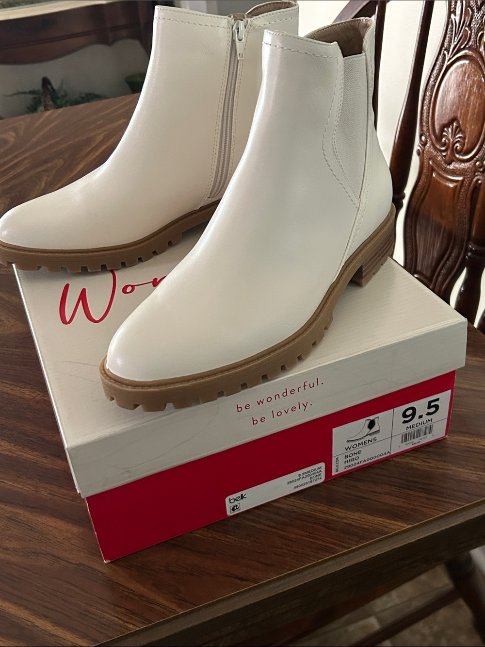 Women's Wonderly Ankle Boots with Tan Lug Sole. Size 9.5 M